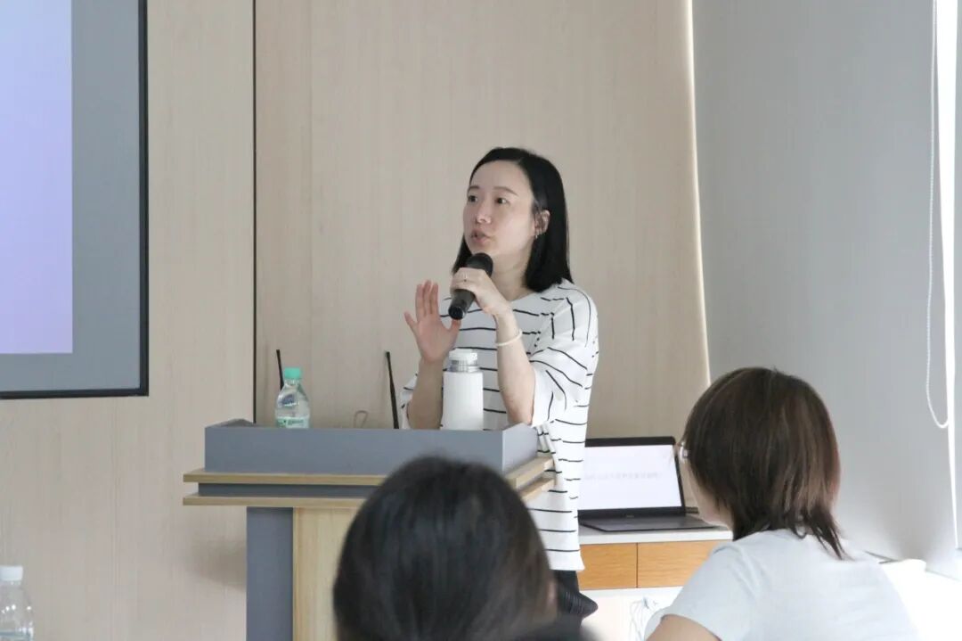 学员在课堂提问与交流