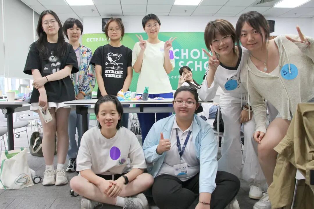 粘土工作坊结束后的学员合影